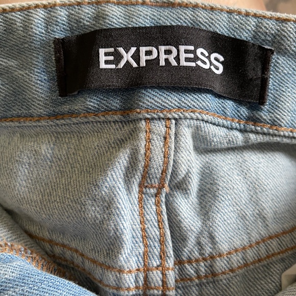 Express Floral Jean Shorts - Picture 3 of 4